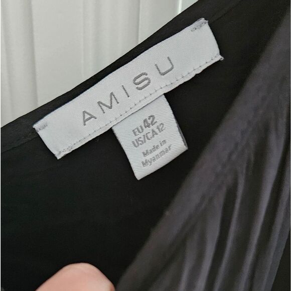 Elegant Black Dress - Picture 6 of 7